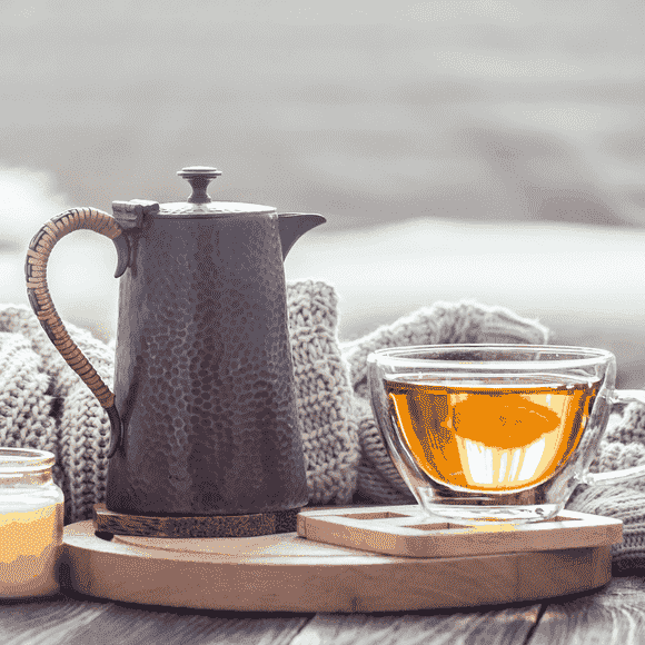 Tee mit Mineralwasser kochen
