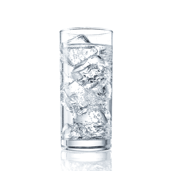 Eiswürfel in Wasserglas