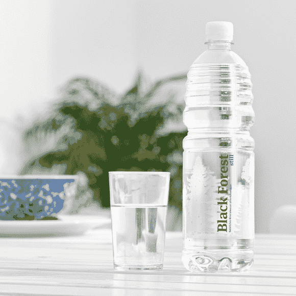 Black Forest still auf Esstisch