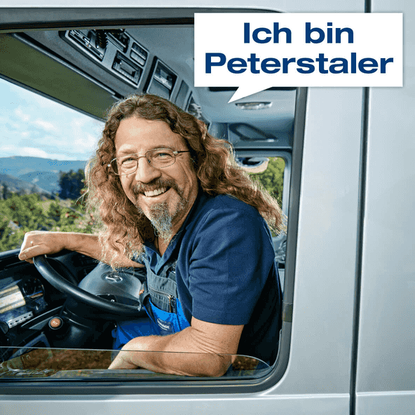 LKW-Fahrer Hubert Böhm sitzt in seinem LKW